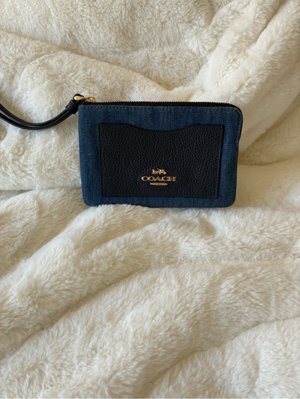 ‼️AUTHENTIC‼️ 🍒Coach Denim Leather Wristlet Card Case with Gold Logo🍒NWOT